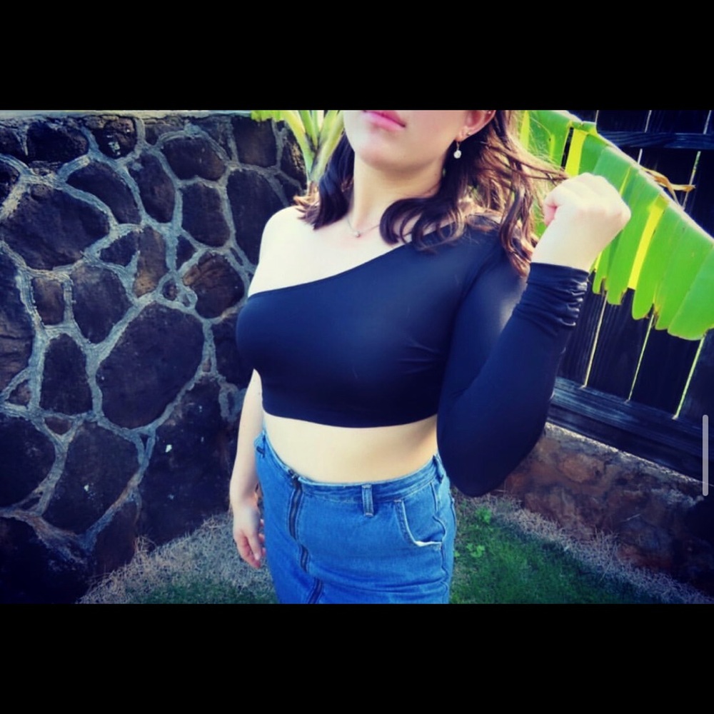 one shouldered crop top